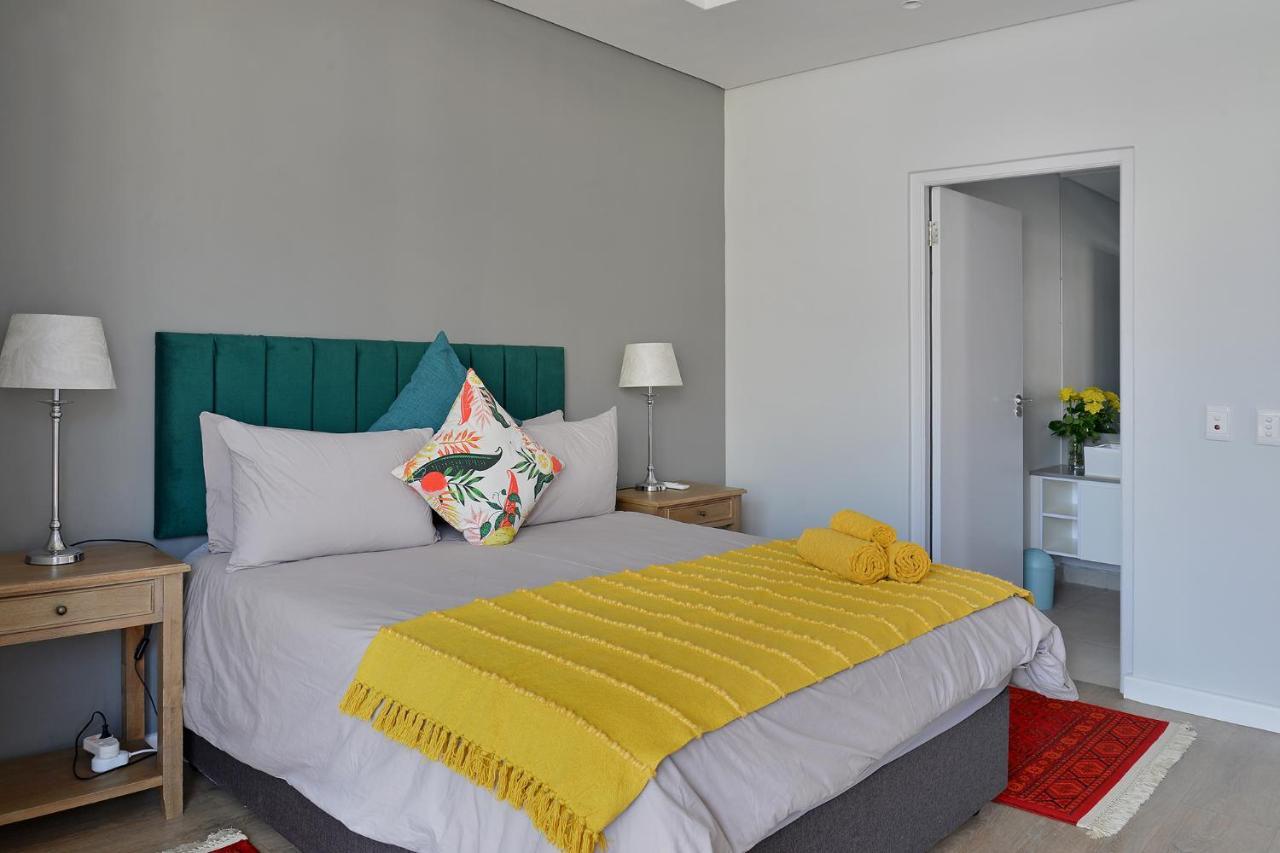 Leila - Centre Apartment, Stunning Mountain & Views Apartment *