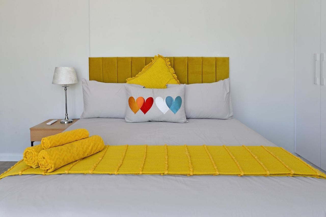 Leila - Centre Apartment, Stunning Mountain & Views *