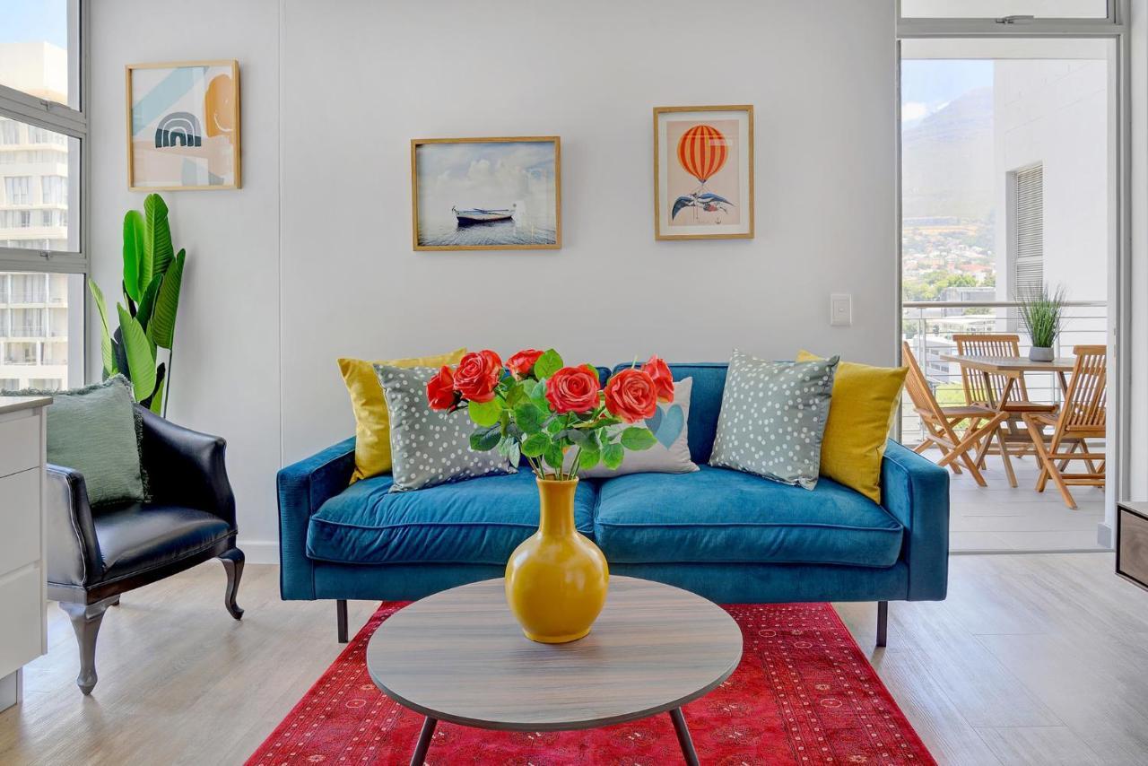 Apartment Leila - Centre Apartment, Stunning Mountain & Views Cape Town